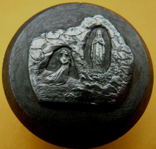 Matrice ancienne pour la frappe de médailles religieuses de Lourdes